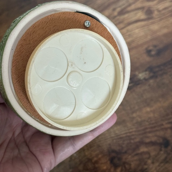 Benjamin Bunny Music Box Vintage Schmid Rotating Peter Rabbit Figurine - Picture 11 of 12